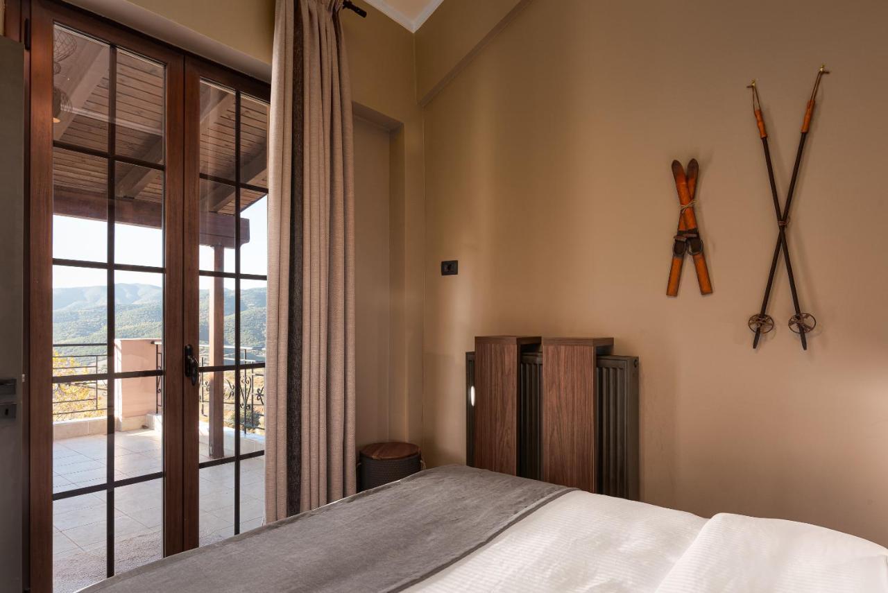Gm Luxury Suites กาลาวริตา ภายนอก รูปภาพ