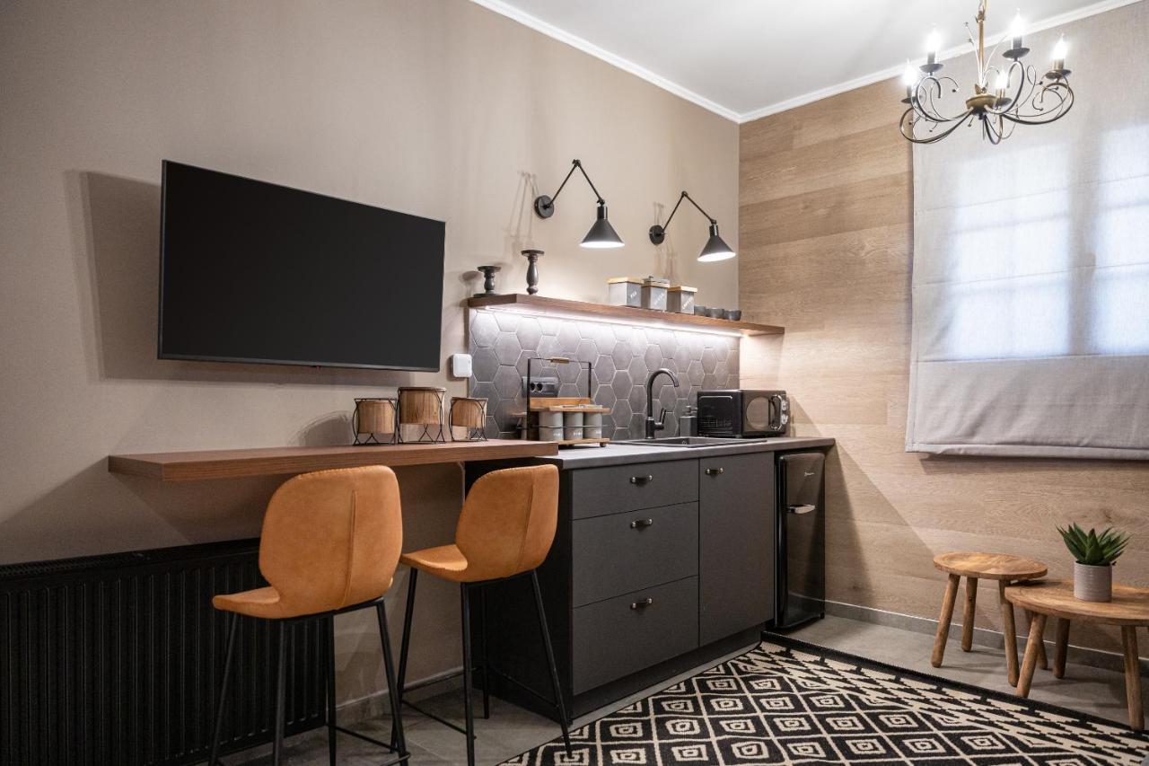 Gm Luxury Suites กาลาวริตา ภายนอก รูปภาพ