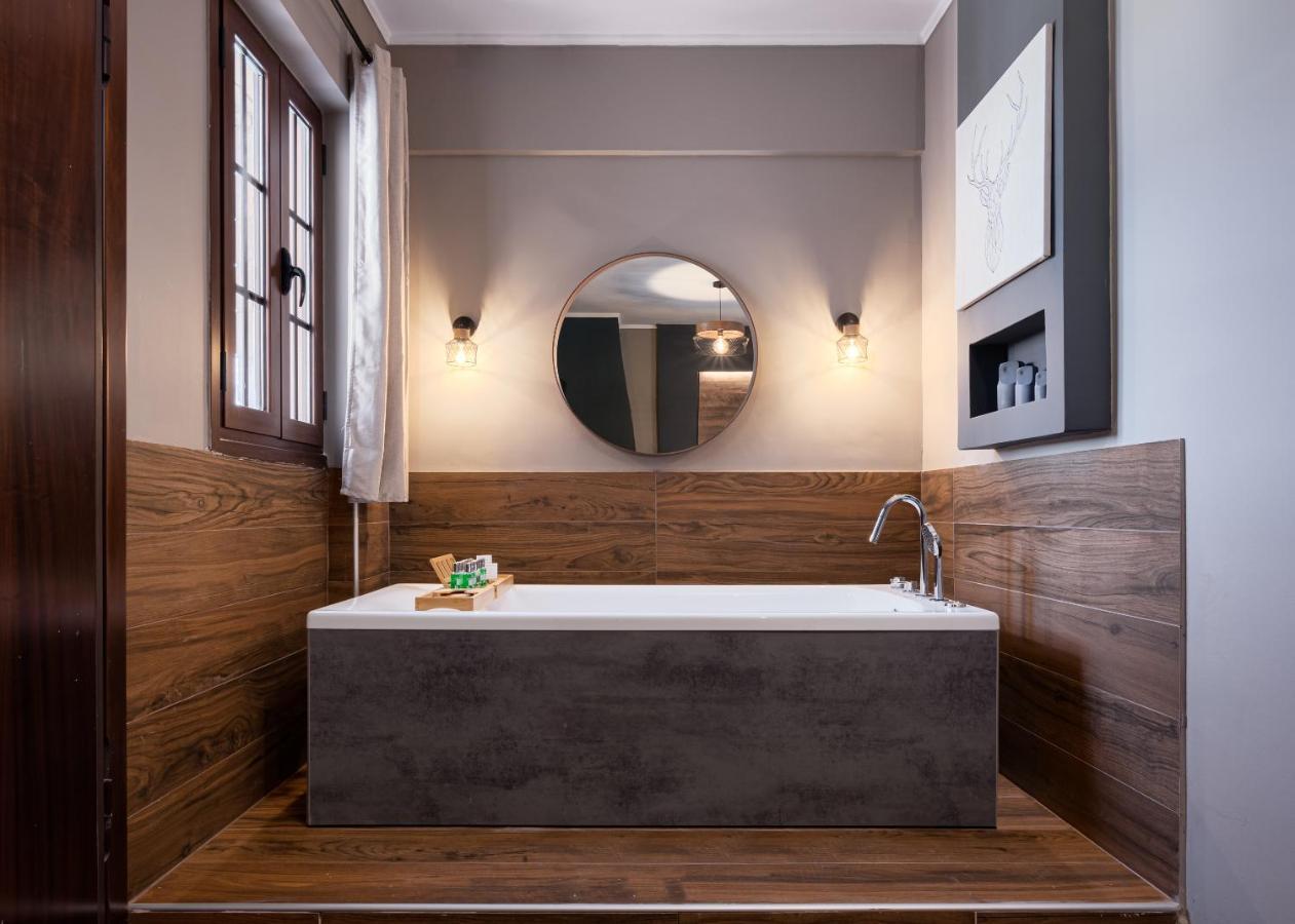 Gm Luxury Suites กาลาวริตา ภายนอก รูปภาพ