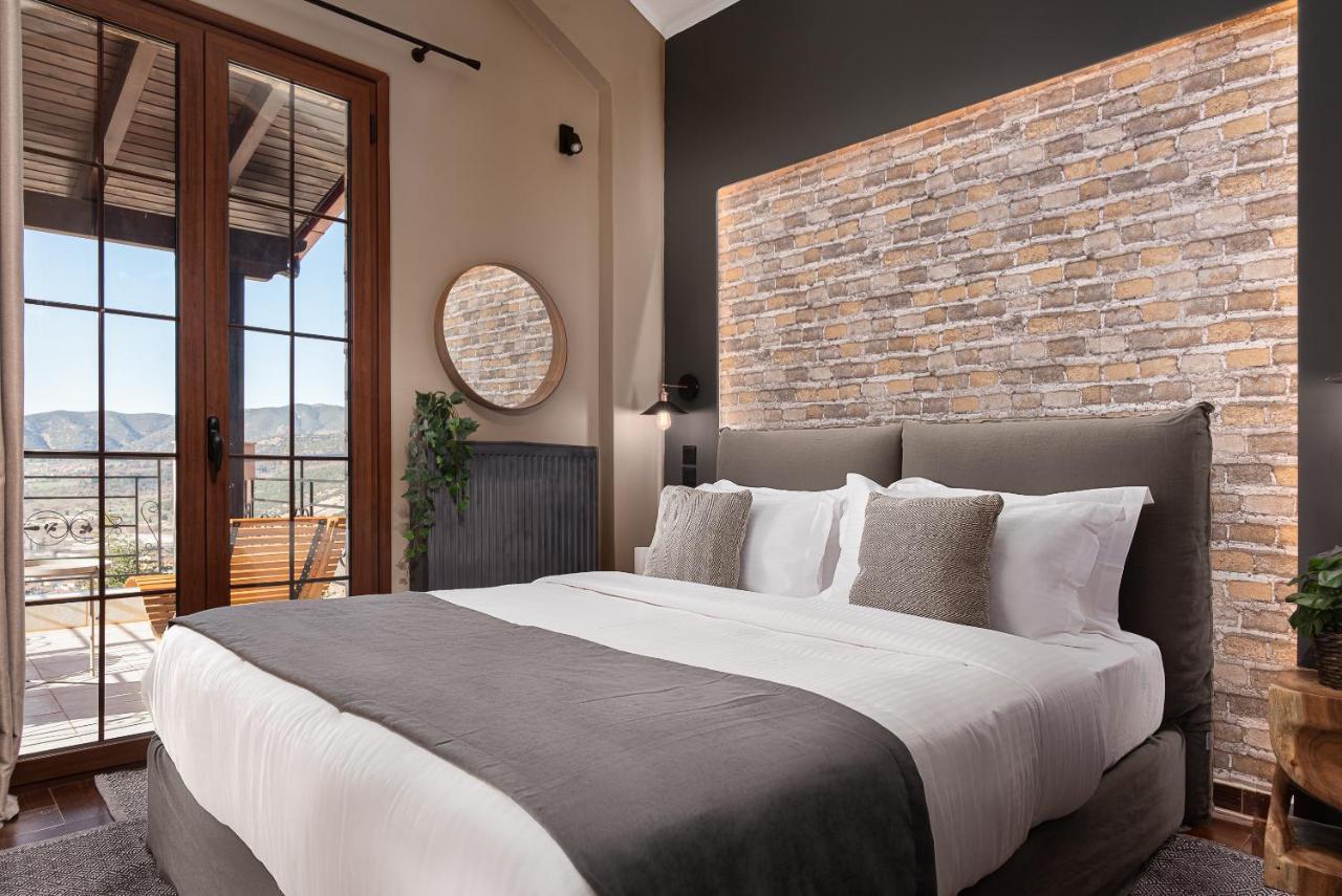 Gm Luxury Suites กาลาวริตา ภายนอก รูปภาพ