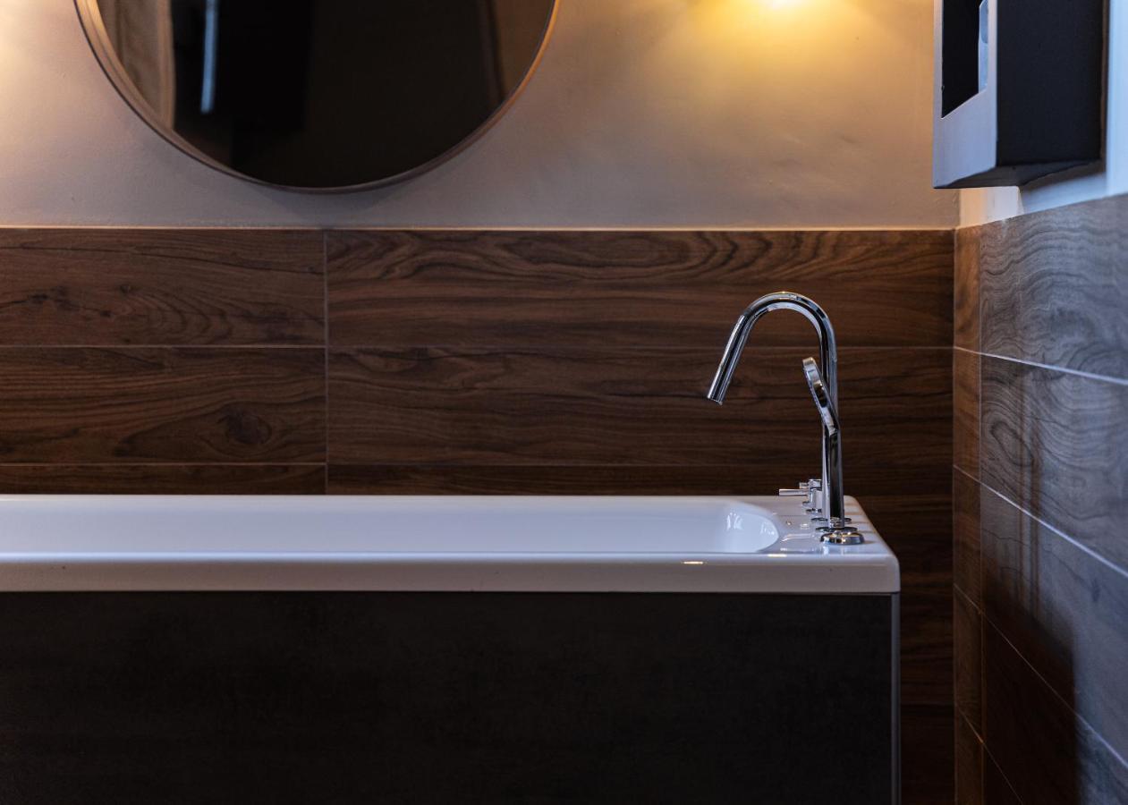 Gm Luxury Suites กาลาวริตา ภายนอก รูปภาพ