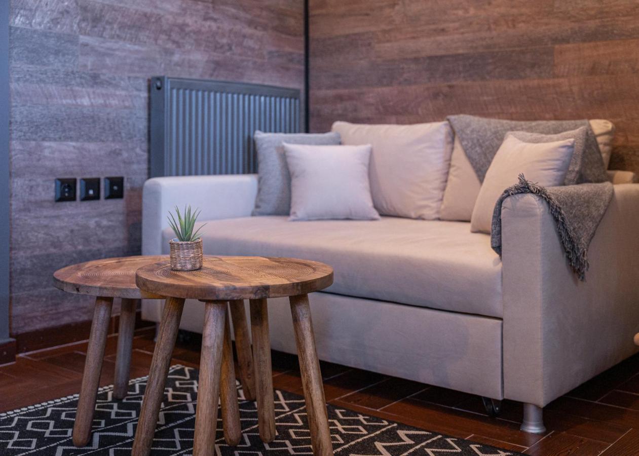Gm Luxury Suites กาลาวริตา ภายนอก รูปภาพ