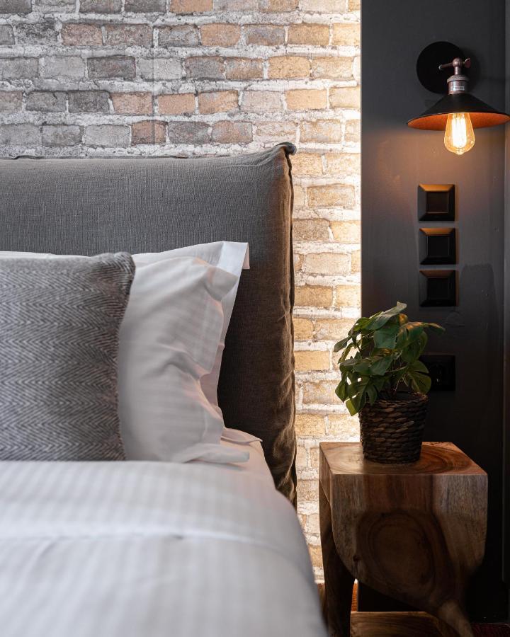 Gm Luxury Suites กาลาวริตา ภายนอก รูปภาพ