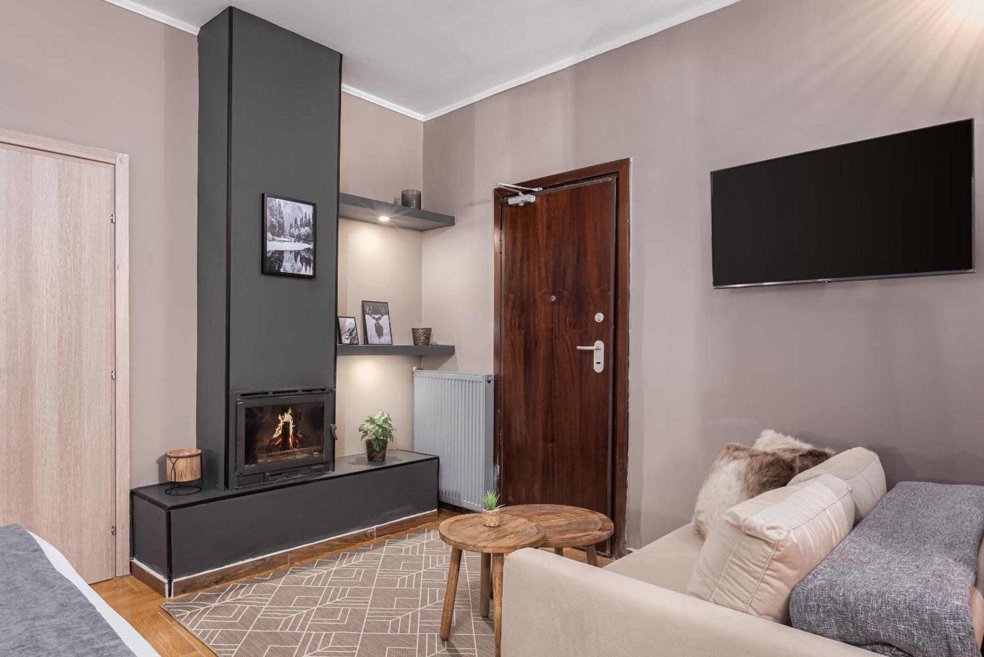 Gm Luxury Suites กาลาวริตา ห้อง รูปภาพ